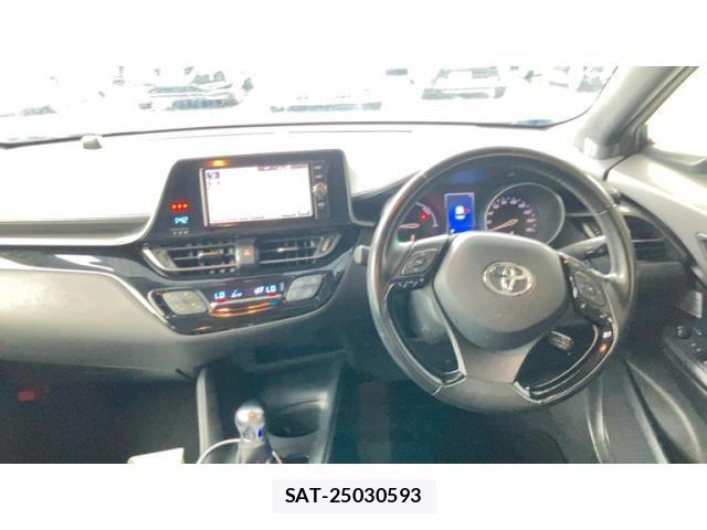 Toyota C-HR 2017-10 8741162-19
