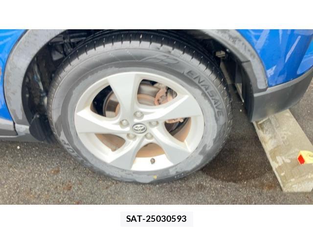Toyota C-HR 2017-10 8741162-4
