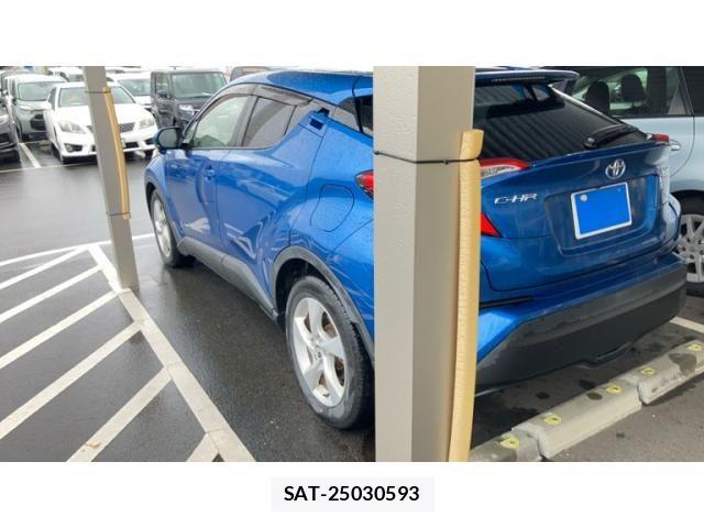Toyota C-HR 2017-10 8741162-7