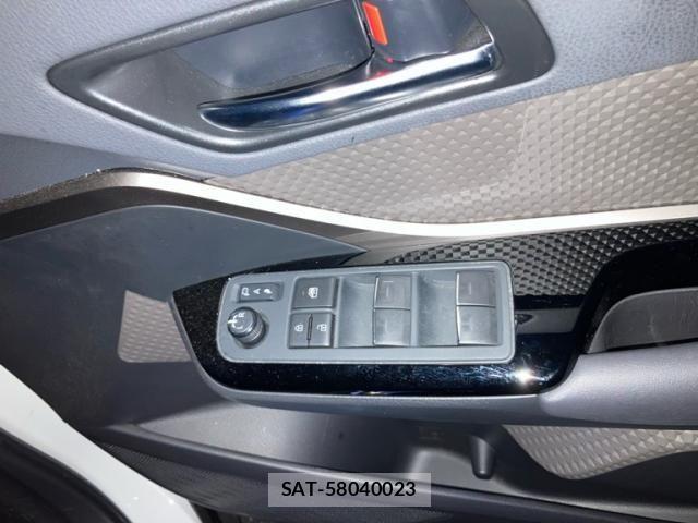 Toyota C-HR 2023-03 8741134-24