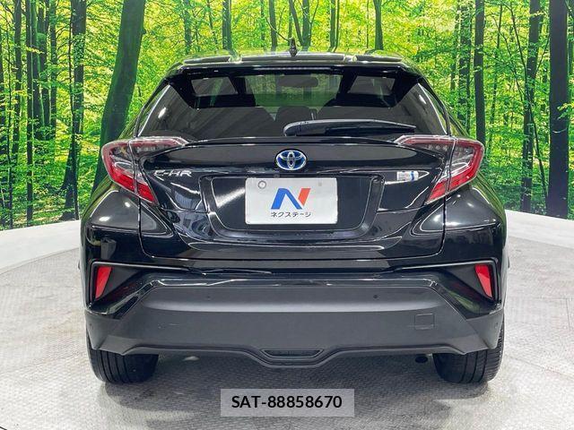 Toyota C-HR 2017-09 8779742-15