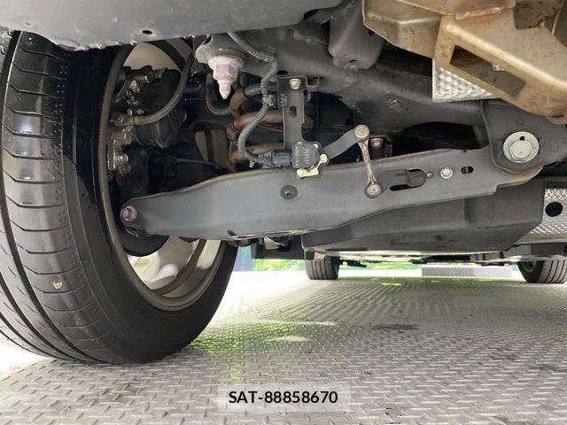 Toyota C-HR 2017-09 8779742-19