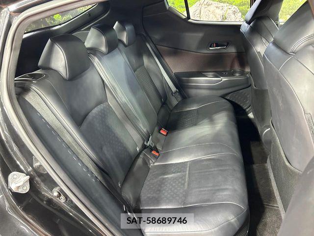 Toyota C-HR 2017-09 8779738-8