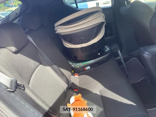 Toyota C-HR 2017-10 8779743-20