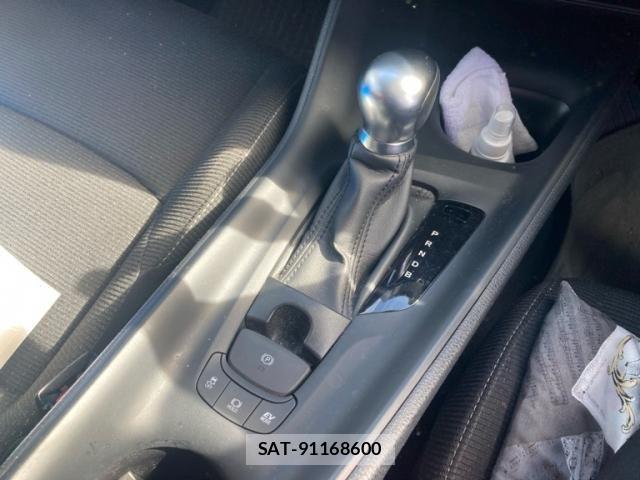 Toyota C-HR 2017-10 8779743-21