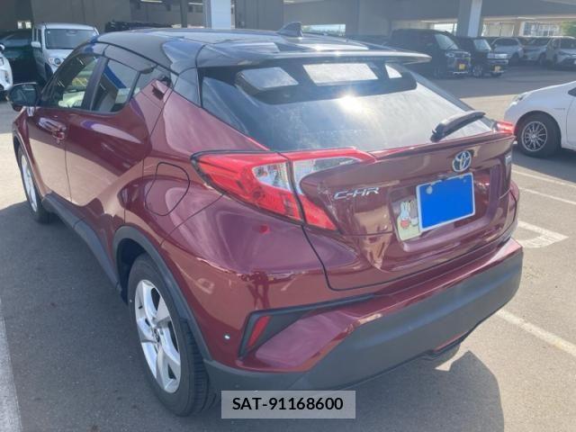 Toyota C-HR 2017-10 8779743-8