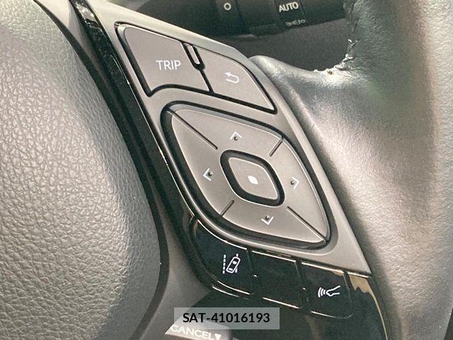 Toyota C-HR 2021-01 8795479-4