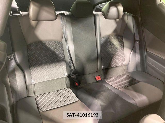 Toyota C-HR 2021-01 8795479-8