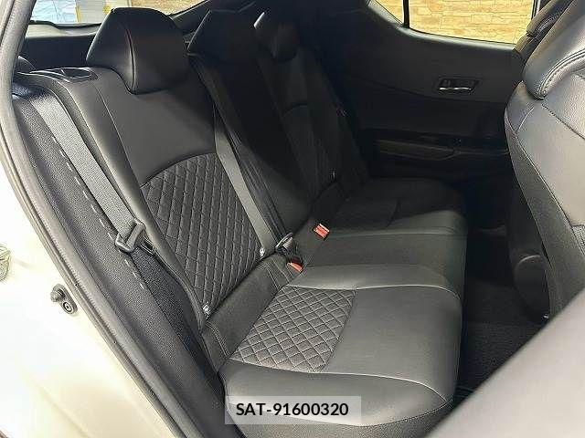 Toyota C-HR 2021-10 8795476-11