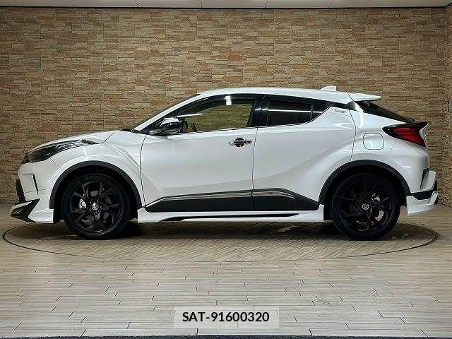 Toyota C-HR 2021-10 8795476-16
