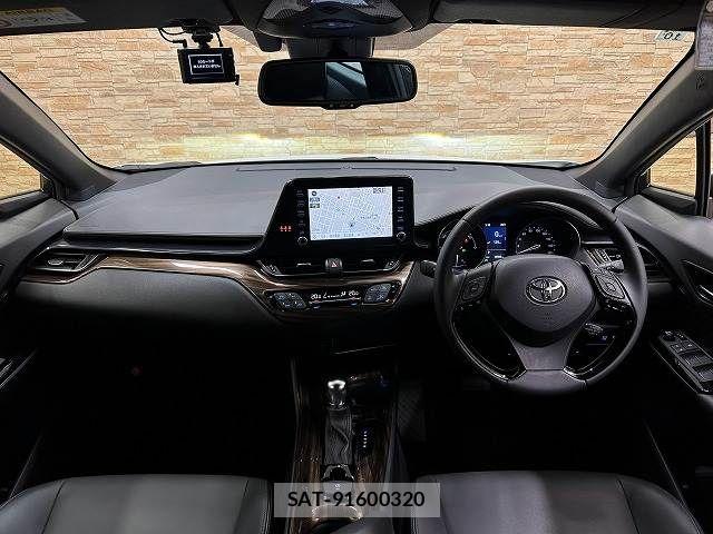 Toyota C-HR 2021-10 8795476-1