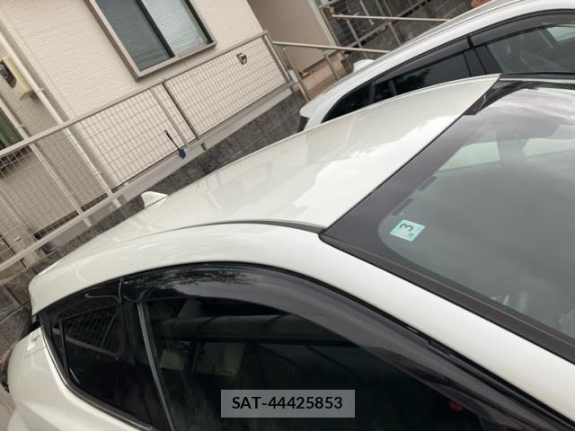 Toyota C-HR 2017-03 8795488-11
