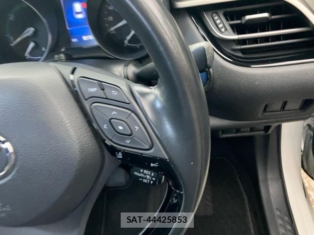 Toyota C-HR 2017-03 8795488-14