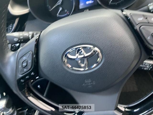 Toyota C-HR 2017-03 8795488-15