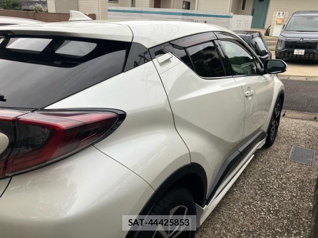 Toyota C-HR 2017-03 8795488-4