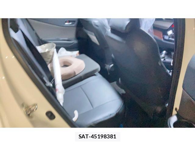 Toyota C-HR 2020-12 8795480-23