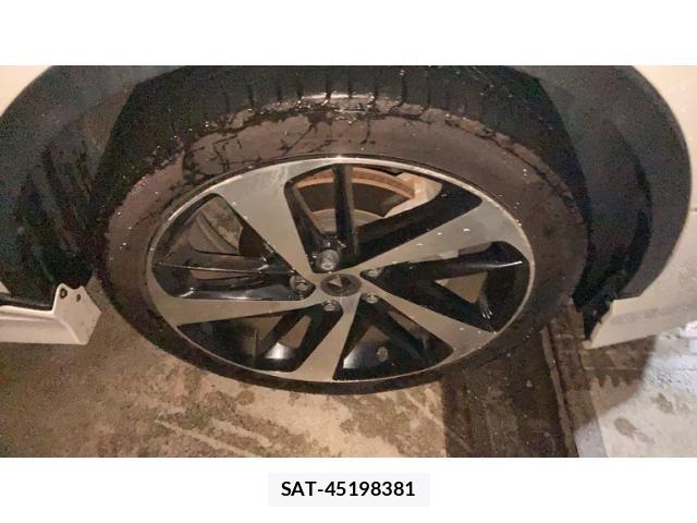 Toyota C-HR 2020-12 8795480-8