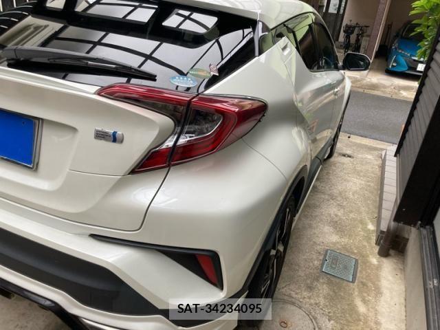 Toyota C-HR 2019-02 8795485-4