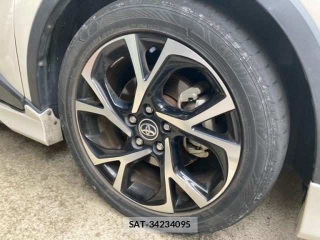 Toyota C-HR 2019-02 8795485-6