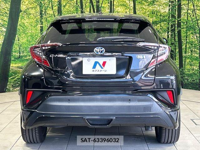 Toyota C-HR 2017-02 8795484-14
