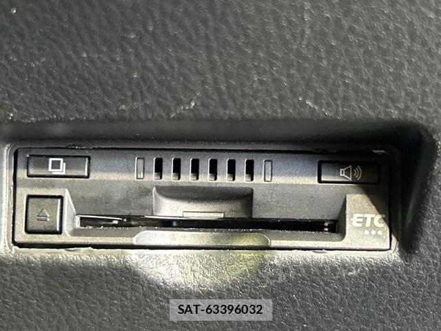 Toyota C-HR 2017-02 8795484-6