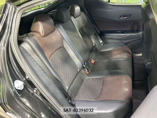 Toyota C-HR 2017-02 8795484-8