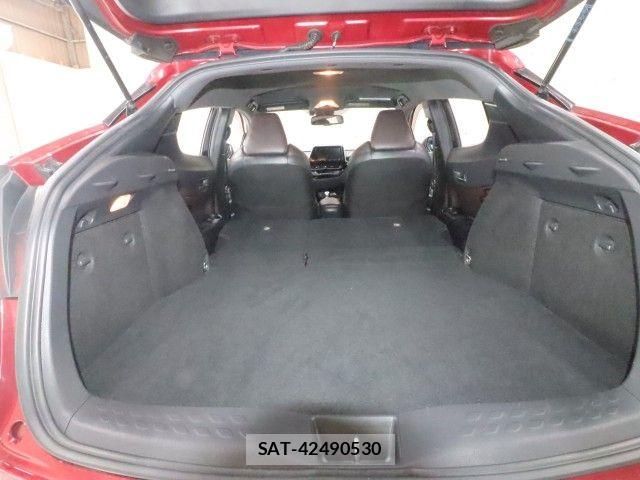 Toyota C-HR 2017-02 8795486-11