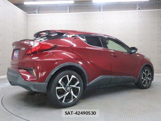 Toyota C-HR 2017-02 8795486-1