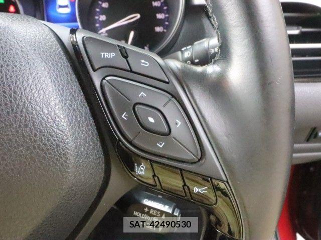 Toyota C-HR 2017-02 8795486-24