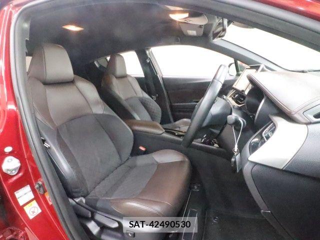 Toyota C-HR 2017-02 8795486-3