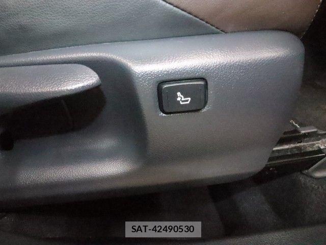 Toyota C-HR 2017-02 8795486-4