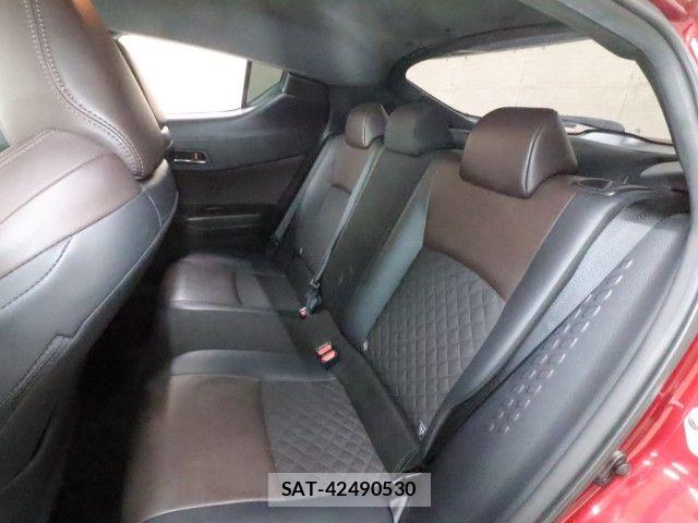 Toyota C-HR 2017-02 8795486-7