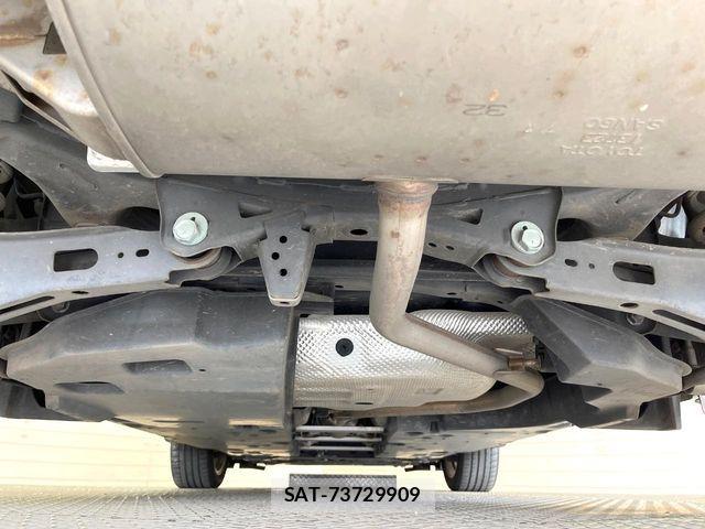 Toyota C-HR 2017-11 8828217-18