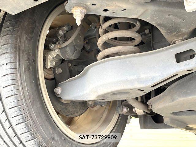 Toyota C-HR 2017-11 8828217-19