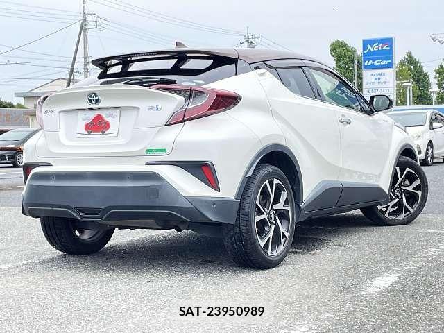 Toyota C-HR 2019-02 8828215-2
