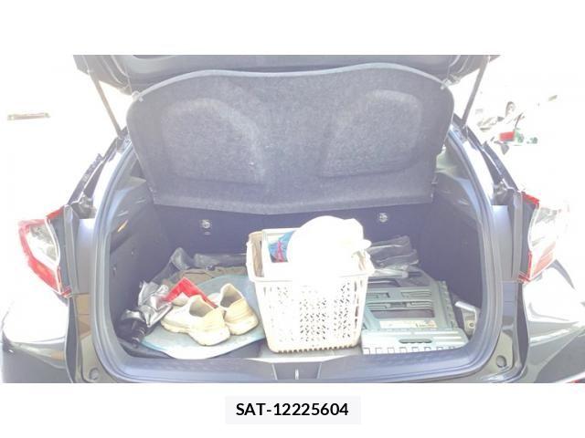 Toyota C-HR 2018-07 8828219-10