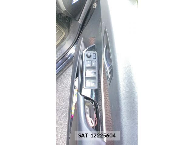 Toyota C-HR 2018-07 8828219-11