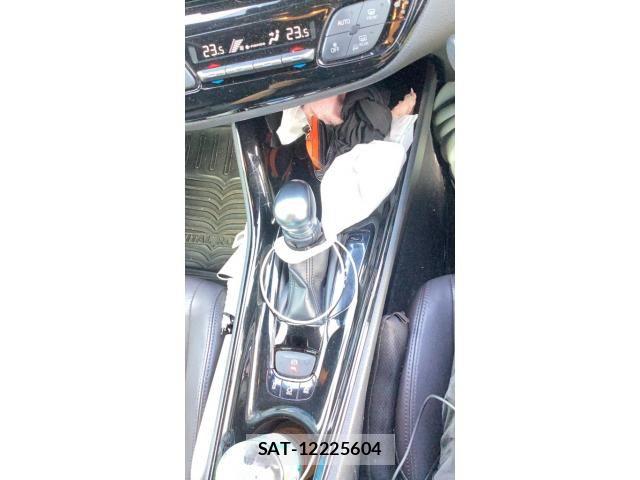 Toyota C-HR 2018-07 8828219-15