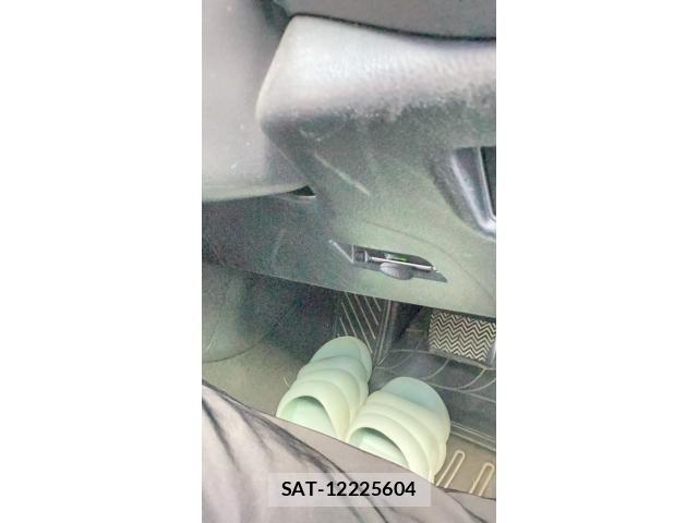 Toyota C-HR 2018-07 8828219-17
