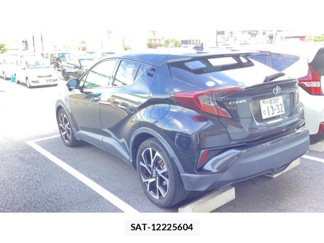 Toyota C-HR 2018-07 8828219-1