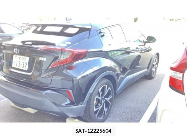 Toyota C-HR 2018-07 8828219-2