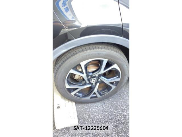 Toyota C-HR 2018-07 8828219-6