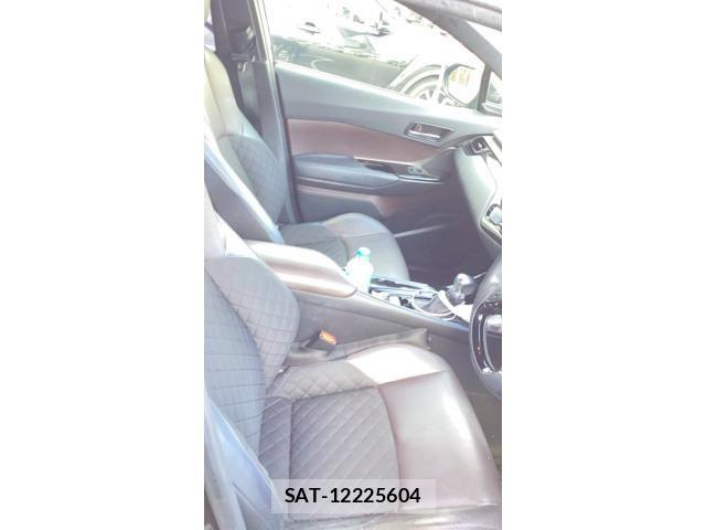 Toyota C-HR 2018-07 8828219-8