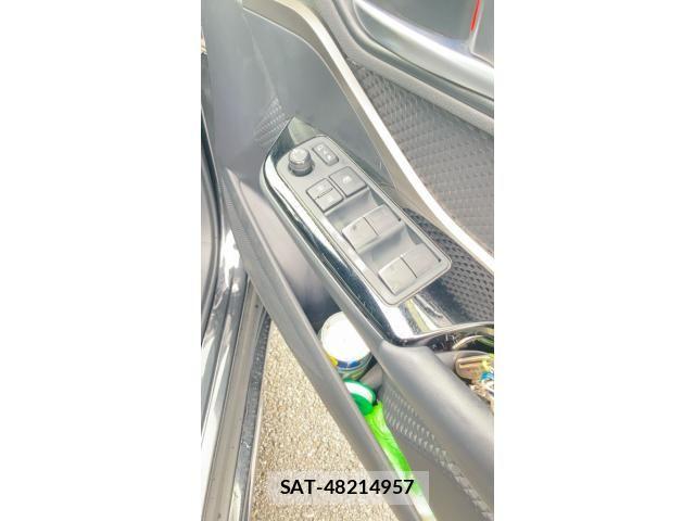 Toyota C-HR 2021-03 8828214-15
