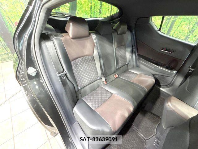 Toyota C-HR 2018-05 8828216-10