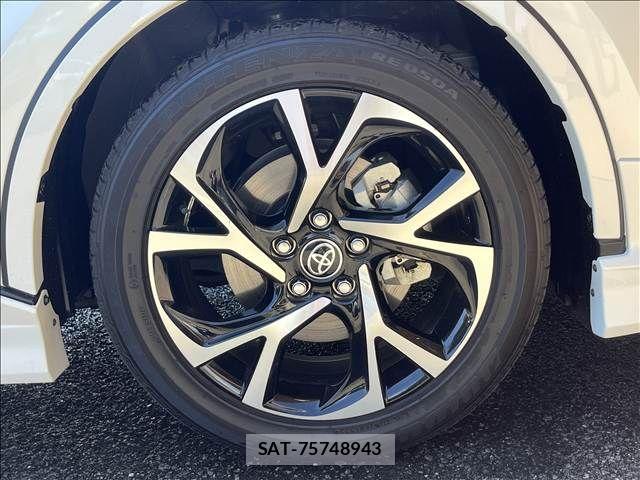Toyota C-HR 2020-10 8848452-12