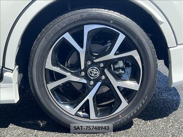 Toyota C-HR 2020-10 8848452-14