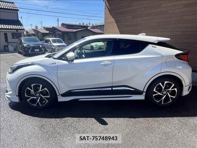 Toyota C-HR 2020-10 8848452-1
