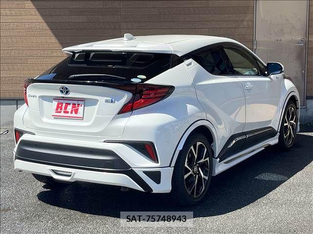 Toyota C-HR 2020-10 8848452-5