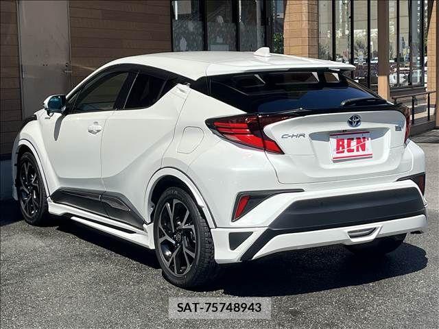 Toyota C-HR 2020-10 8848452-7